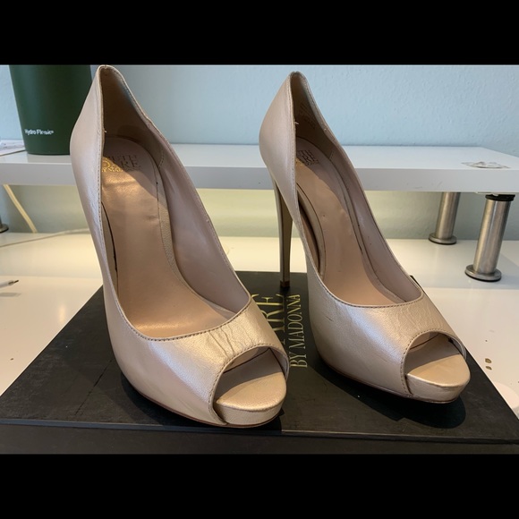truth or dare by madonna Shoes - Size 8 nude peep toe heels